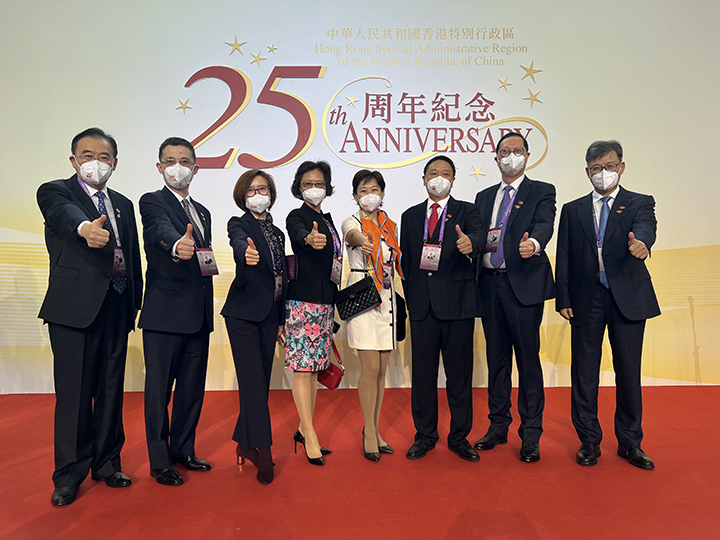 20220701 钟山公司董事长黄宏亮出席香港回归25周年暨香港特区政府第六届政府就职典禮3.jpg